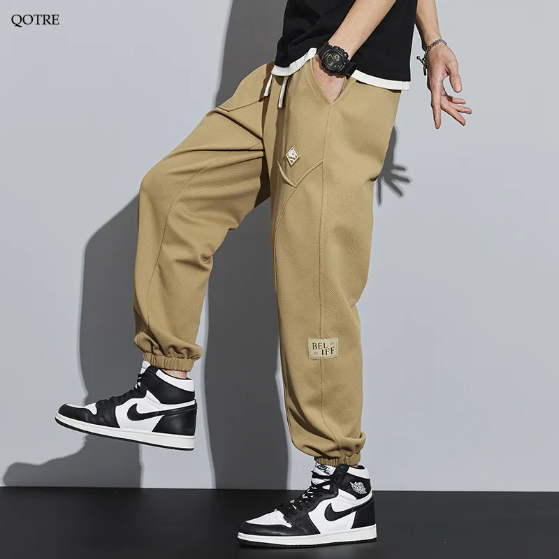 Tapered Knitted Sports Patched Pocket Sweatpant